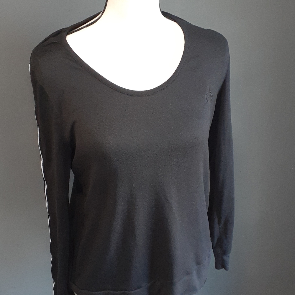 Born black  crewneck top size small